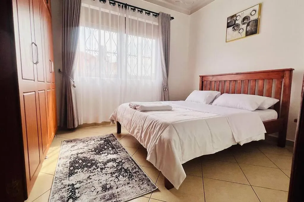Relaxing 2-Bedroom Apartment With Parking Space. Kampala 0*,